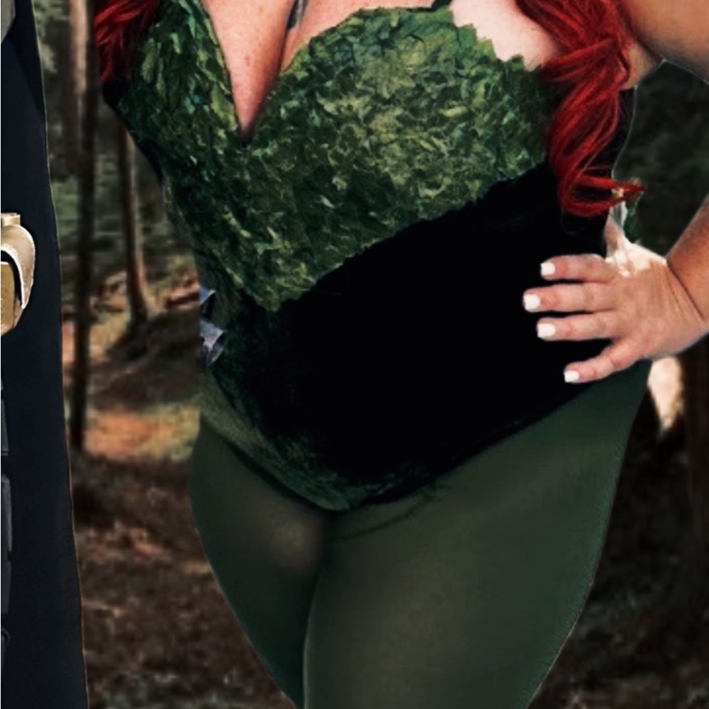 Women’s poison ivy costume